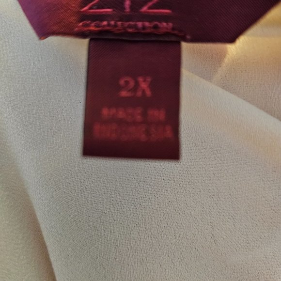 212 White Blouse, 3/4 Sleeve, Pleated Front. 2X - Picture 3 of 5